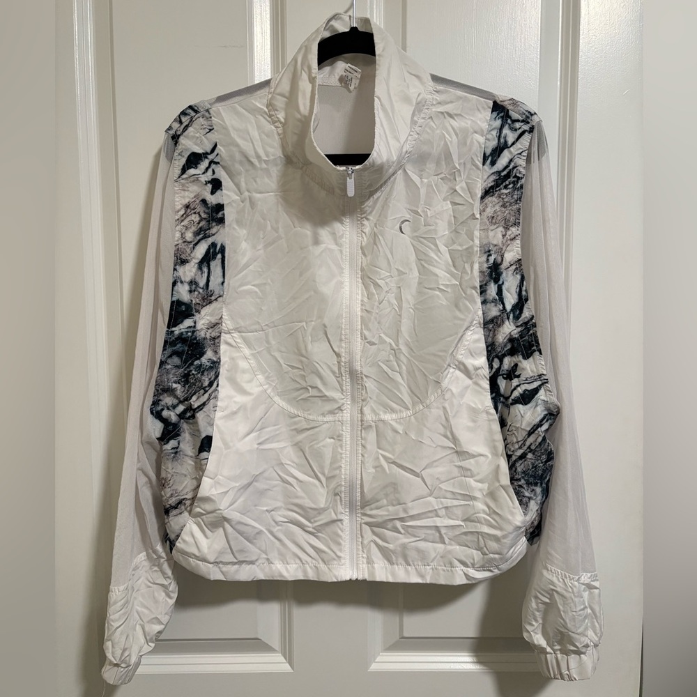 ZYIA Marble Patterned White Packable Windbreaker